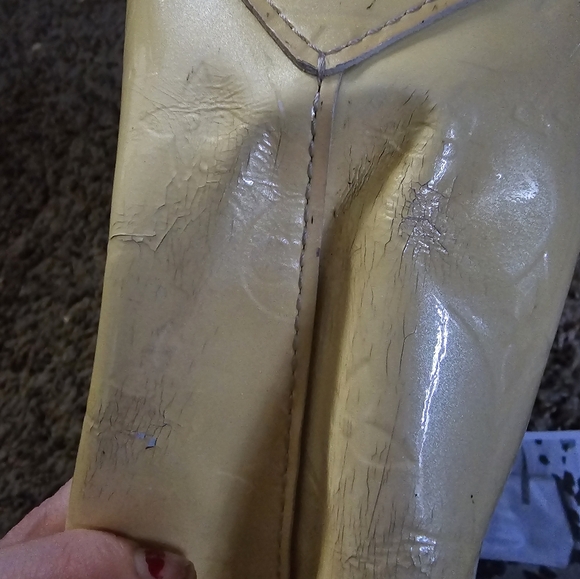 Louis Vutton Cream Color Vernis Bag (READ DESCRIPTION)(VERY USED) - Picture 7 of 14